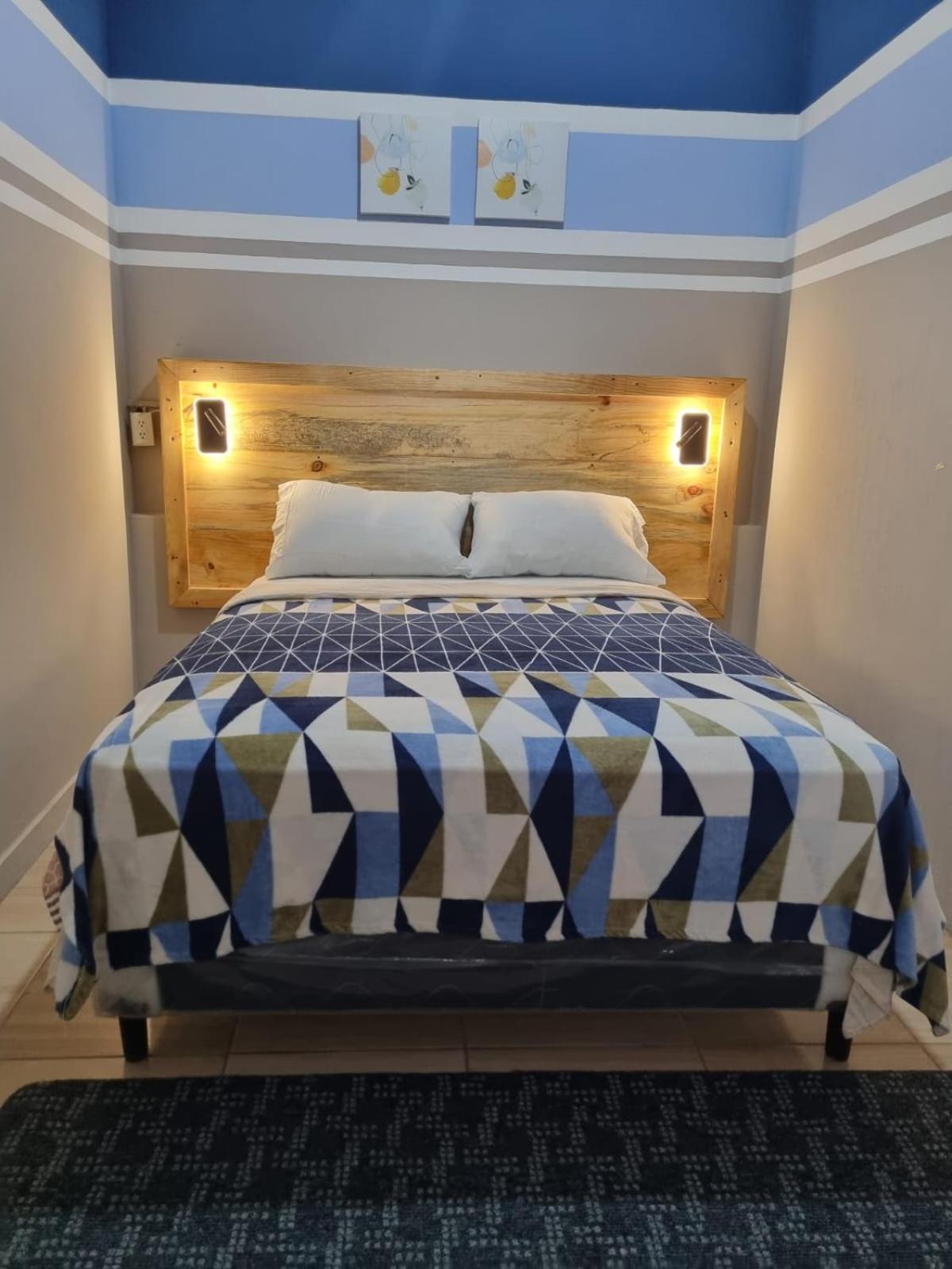 Hostal Corazon De San Pedro Сан-Педро-Ла-Лагуна Экстерьер фото